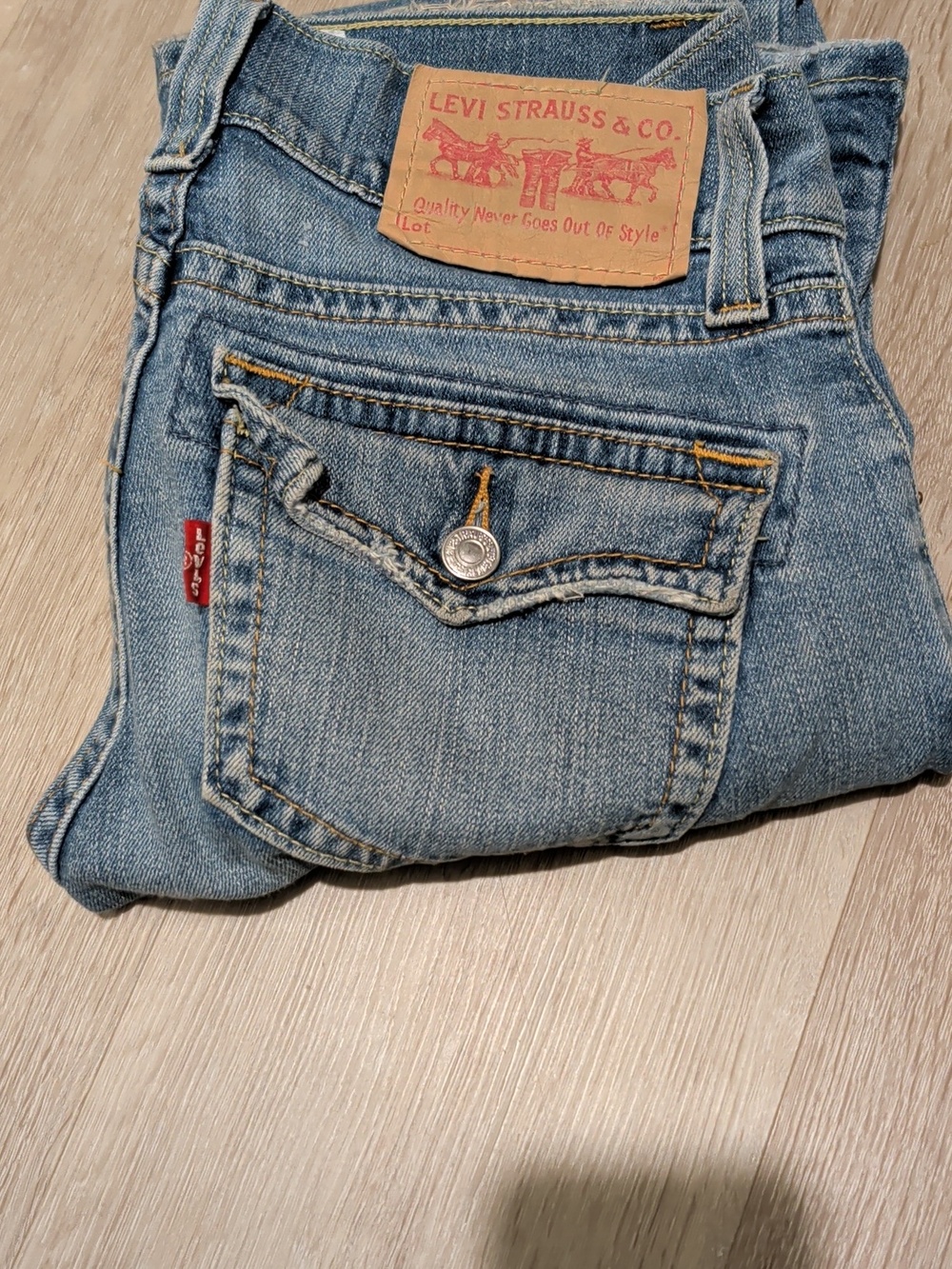 Y2K Levis Low Rise Slouch Flare Jeans Womens 28x31 Med Wash Flap Pocket Distress